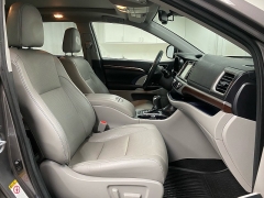 Used 2016  Toyota Highlander 4d SUV AWD Limited Platinum at Ideal Cars Llc near Mesa&comma; AZ