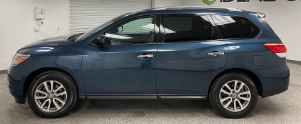 Used 2015  Nissan Pathfinder 4d SUV 4WD SV at Ideal Cars Llc near Mesa&comma; AZ