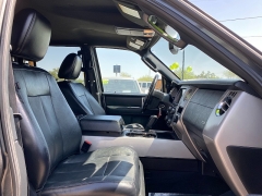 Used 2017  Ford Expedition 4d SUV 4WD XLT at Ideal Cars Llc near Mesa&comma; AZ