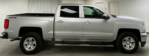 Used 2018  Chevrolet Silverado 1500 4WD Crew Cab LT at Ideal Cars Llc near Mesa&comma; AZ