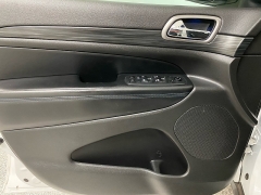 Used 2020  Jeep Grand Cherokee 4d SUV 2WD Laredo at Ideal Cars Llc near Mesa&comma; AZ