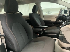 Used 2017  Chrysler Pacifica 4d Wagon Touring at Ideal Cars Llc near Mesa&comma; AZ