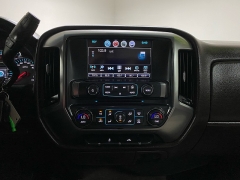 Used 2018  Chevrolet Silverado 1500 4WD Crew Cab LT at Ideal Cars Llc near Mesa&comma; AZ