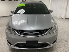 Used 2019  Chrysler Pacifica Hybrid 4d Wagon Touring L at Ideal Cars Llc near Mesa, AZ