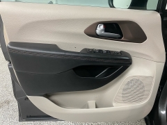 Used 2017  Chrysler Pacifica 4d Wagon Touring at Ideal Cars Llc near Mesa&comma; AZ