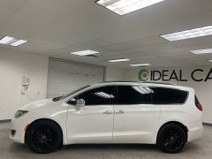 Used 2017  Chrysler Pacifica 4d Wagon Limited at Ideal Cars Llc near Mesa&comma; AZ