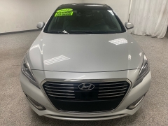 Used 2016  Hyundai Sonata Hybrid 4d Sedan Limited at Ideal Cars Llc near Mesa&comma; AZ