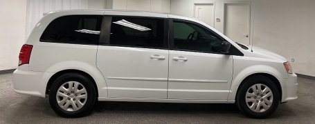 Used 2016  Dodge Grand Caravan 4d Wagon SE at Ideal Cars Llc near Mesa&comma; AZ