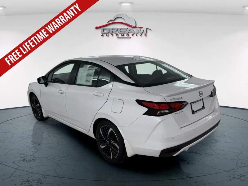 2025 Nissan Versa SR photo 4