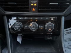 Used 2019  Volkswagen Jetta 4d Sedan 1&period;4T SEL Premium at Drivenci Motors near Olmito&comma; TX