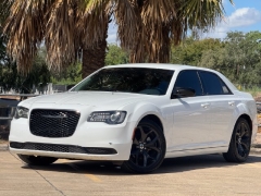 Used 2022  Chrysler 300 Touring RWD at Drivenci Motors near Olmito&comma; TX