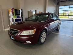 Used 2010  Hyundai Sonata 4dr Sdn I4 Auto Limited PZEV at J's Auto near Manchester&comma; IA