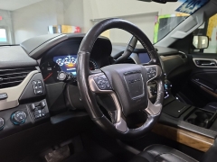 Used 2020  GMC Yukon XL 4d SUV 4WD Denali at J's Auto near Manchester, IA