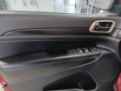 Used 2014  Jeep Grand Cherokee 4WD 4dr Laredo at J's Auto near Manchester&comma; IA