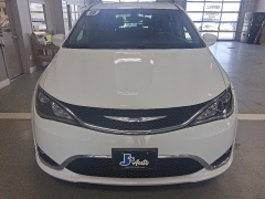 Used 2018  Chrysler Pacifica 4d Wagon Touring Plus at J's Auto near Manchester&comma; IA