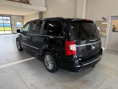 Used 2014  Chrysler Town & Country 4dr Wgn Touring-L at J's Auto near Manchester&comma; IA
