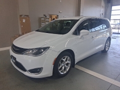 Used 2018  Chrysler Pacifica 4d Wagon Touring Plus at J's Auto near Manchester&comma; IA