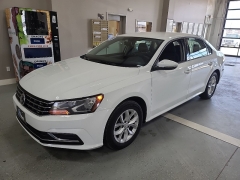 Used 2018  Volkswagen Passat Auto at J's Auto near Manchester&comma; IA