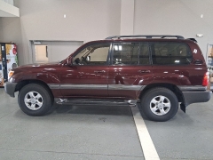  2000 Toyota Land Cruiser 4d SUV at J's Auto near Manchester&comma; IA