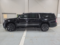  2020 GMC Yukon XL 4d SUV 4WD Denali at J's Auto near Manchester, IA