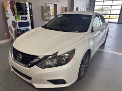 Used 2018  Nissan Altima 2&period;5 SR Sedan at J's Auto near Manchester&comma; IA