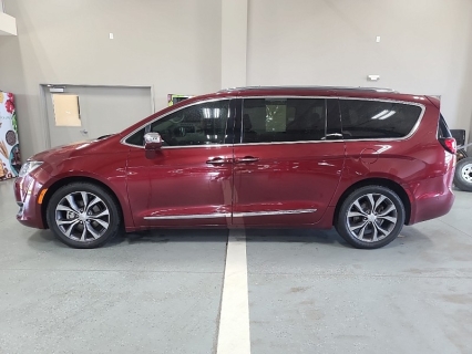 Used 2017 Chrysler Pacifica 4d Wagon Limited at J's Auto near Manchester, IA