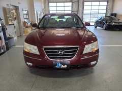 Used 2010  Hyundai Sonata 4dr Sdn I4 Auto Limited PZEV at J's Auto near Manchester&comma; IA