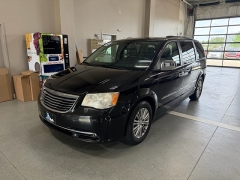 Used 2014  Chrysler Town & Country 4dr Wgn Touring-L at J's Auto near Manchester&comma; IA
