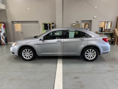 Used 2013  Chrysler 200 4d Sedan Touring at J's Auto near Manchester&comma; IA
