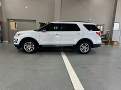 Used 2017 Ford Explorer 4d SUV FWD XLT at J's Auto near Manchester, IA