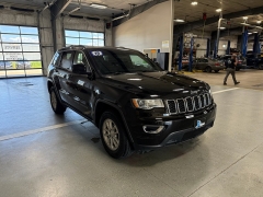 Used 2018  Jeep Grand Cherokee Laredo E 4x4 &ast;Ltd Avail&ast; at J's Auto near Manchester&comma; IA