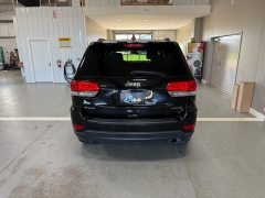 Used 2018  Jeep Grand Cherokee Laredo E 4x4 &ast;Ltd Avail&ast; at J's Auto near Manchester&comma; IA