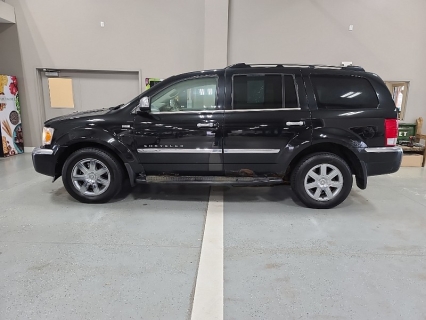 2008 Chrysler Aspen Limited's photo