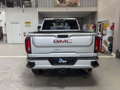 Used 2023  GMC Sierra 2500HD 4WD Crew Cab 159" Denali at J's Auto near Manchester&comma; IA