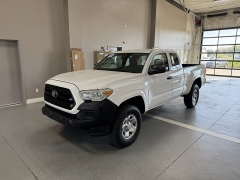 Used 2017  Toyota Tacoma Access Cab 6' Bed I4 4x4 &lpar;Natl&rpar; at J's Auto near Manchester&comma; IA