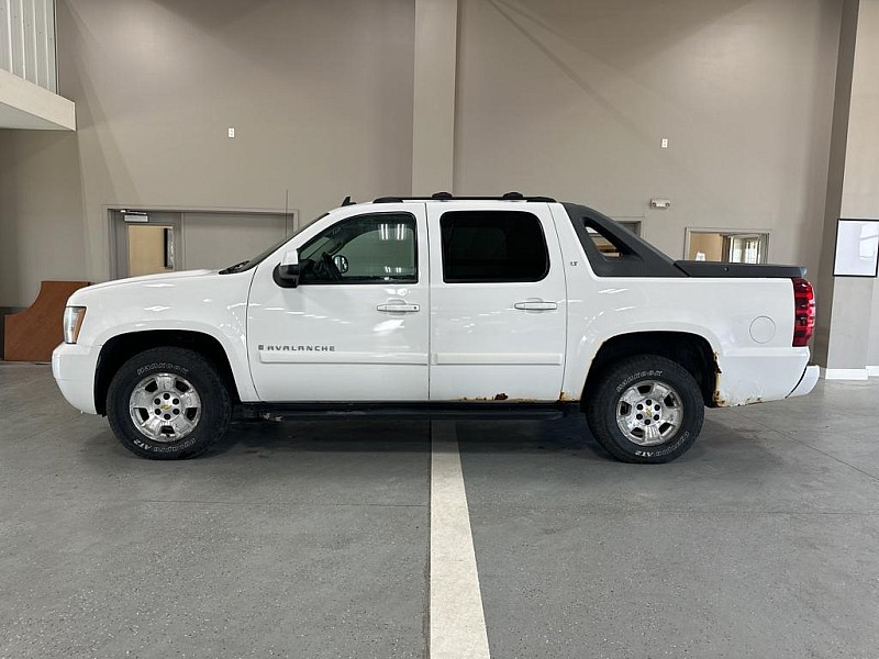 Used 2008  Chevrolet Avalanche 4d SUV 4WD LTZ at J's Auto near Manchester, IA