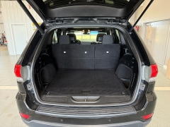 Used 2018  Jeep Grand Cherokee Laredo E 4x4 &ast;Ltd Avail&ast; at J's Auto near Manchester&comma; IA