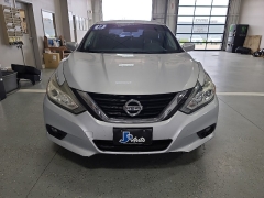 Used 2018  Nissan Altima 2&period;5 SV Sedan at J's Auto near Manchester&comma; IA