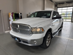 Used 2018  Ram 1500 4WD Crew Cab Laramie at J's Auto near Manchester&comma; IA