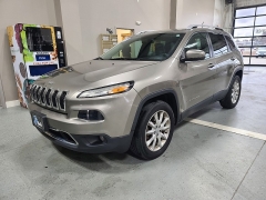 Used 2017  Jeep Cherokee Limited 4x4 at J's Auto near Manchester&comma; IA