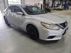 Used 2018  Nissan Altima 2&period;5 SV Sedan at J's Auto near Manchester&comma; IA
