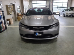 Used 2015  Chrysler 200 4d Sedan S AWD at J's Auto near Manchester&comma; IA