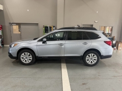Used 2017  Subaru Outback 4d SUV 2&period;5i Premium at J's Auto near Manchester&comma; IA