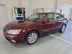 Used 2010  Hyundai Sonata 4dr Sdn I4 Auto Limited PZEV at J's Auto near Manchester&comma; IA