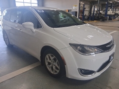 Used 2018  Chrysler Pacifica 4d Wagon Touring Plus at J's Auto near Manchester&comma; IA