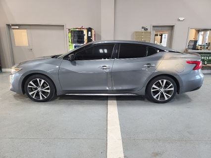 2017 Nissan Maxima S's photo