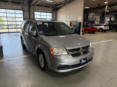 Used 2013  Dodge Grand Caravan 4d Wagon SXT at J's Auto near Manchester&comma; IA