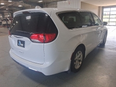 Used 2018  Chrysler Pacifica 4d Wagon Touring Plus at J's Auto near Manchester&comma; IA