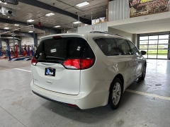 Used 2017 Chrysler Pacifica 4d Wagon Touring-L Plus at J's Auto near Manchester, IA