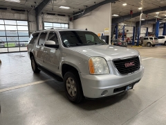 Used 2012  GMC Yukon XL 1500 SUV 4WD SLE at J's Auto near Manchester&comma; IA